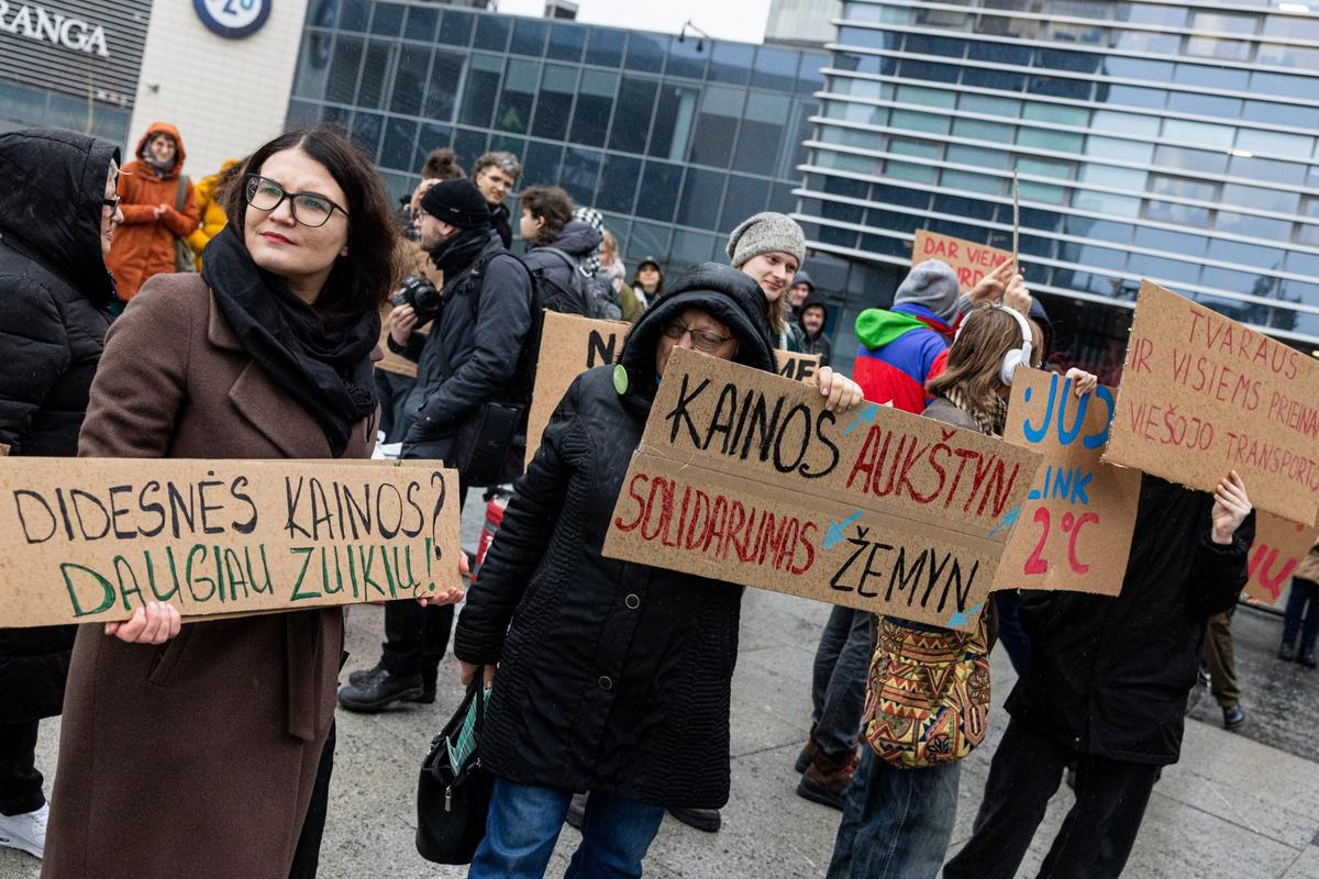 Протест против повышения цен на общественный транспорт в Вильнюсе. Фото: BNS